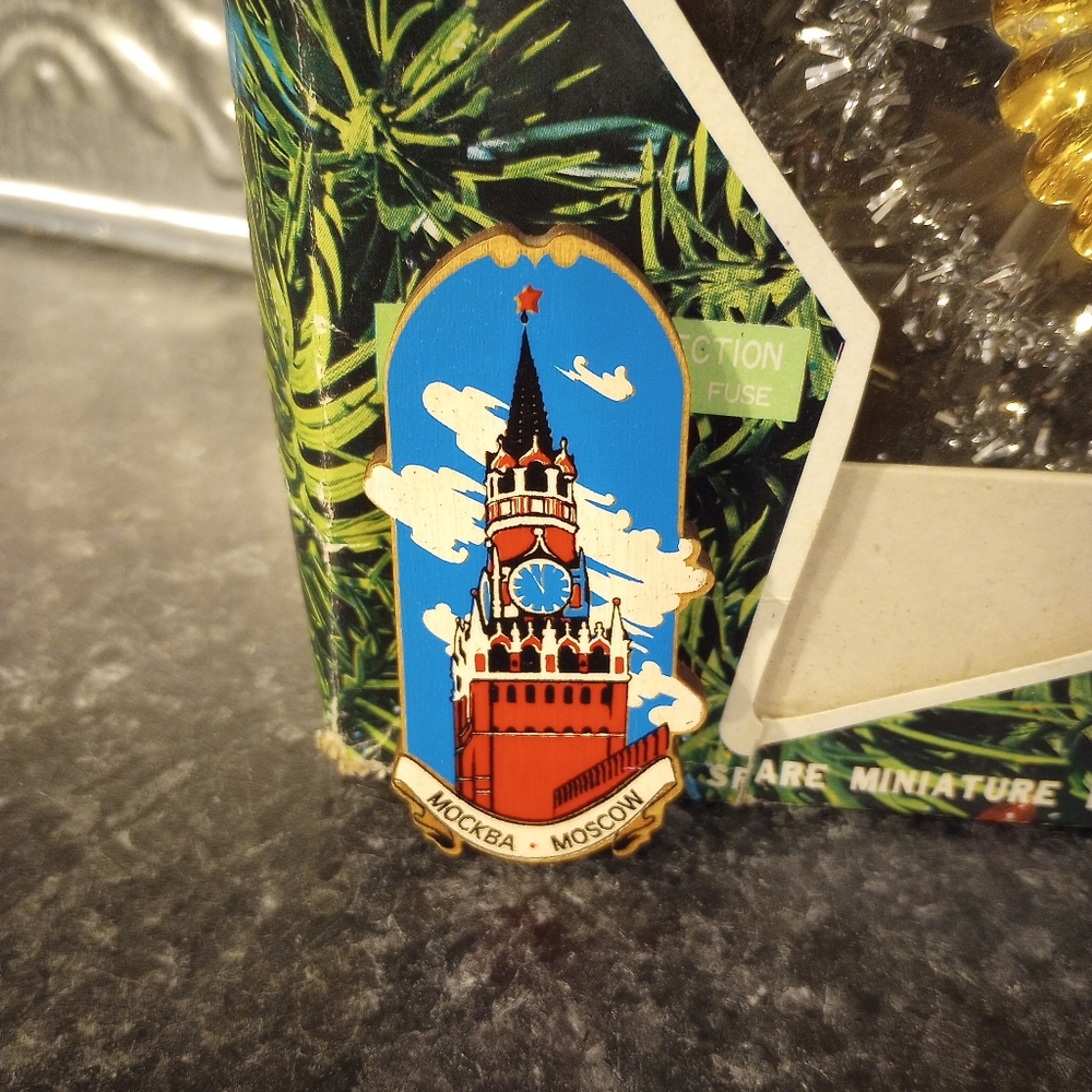 Mockba Moscow Russia refrigerator magnet time clock tower wood plaque  souvenir